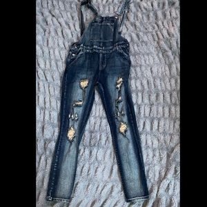 Ripped Jeans/Overalls